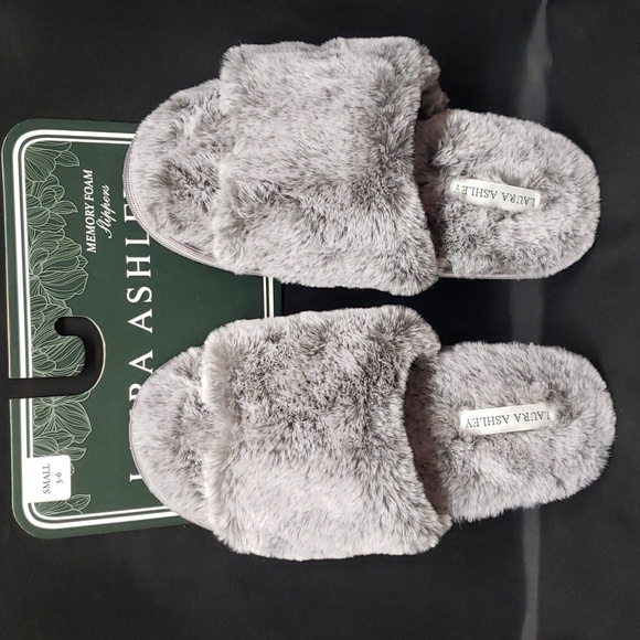 Laura Ashley NWT Memory Foam Faux Fur Slippers, Small 5-6 - Picture 1 of 6